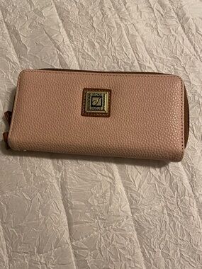 Stone Mountain Accessories Dusty Blush Pebbled Zip Wallet
